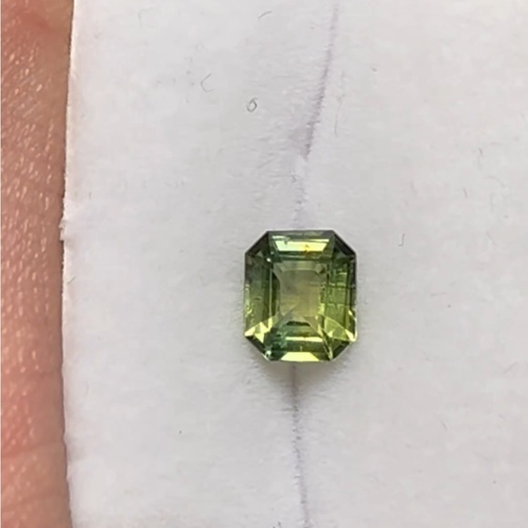 Natural Loose Green Sapphire CERTIFIED - Picture 1 of 5